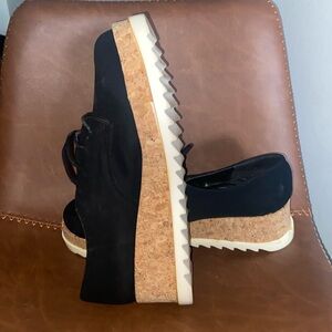 18Forever Platform Shoes - size 10